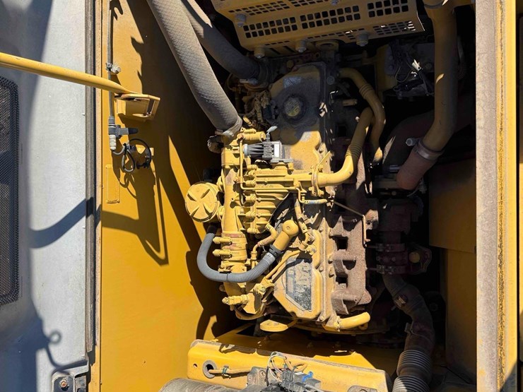 2014-caterpillar-320e-image-13