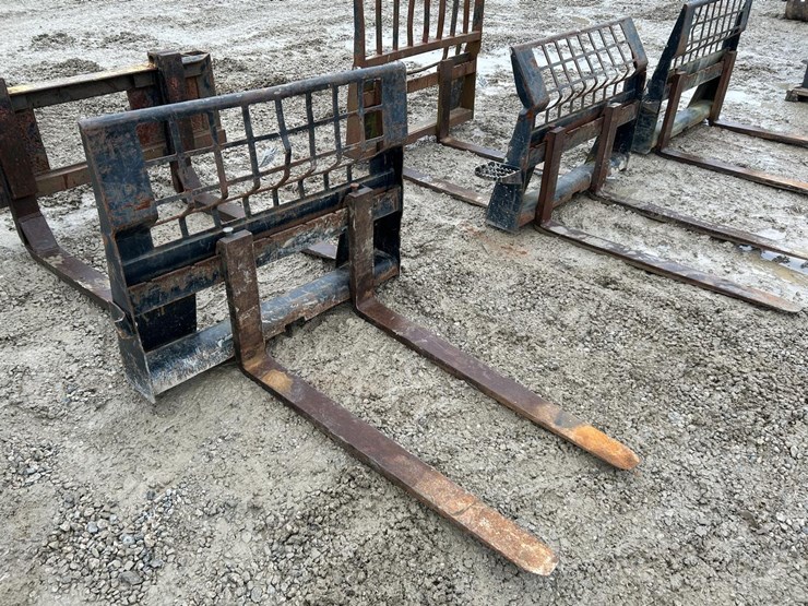 48”-skid-steer-pallet-forks-image-1