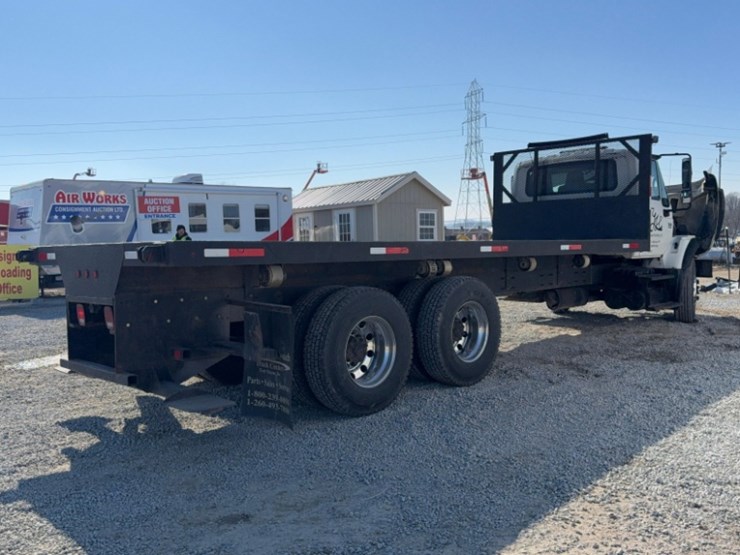 2007-international-7400-image-5