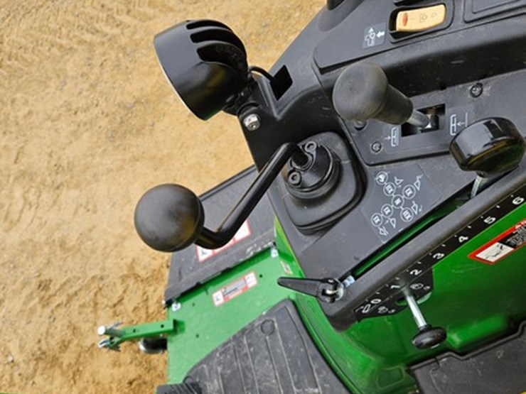 2025-john-deere-2038r-image-30