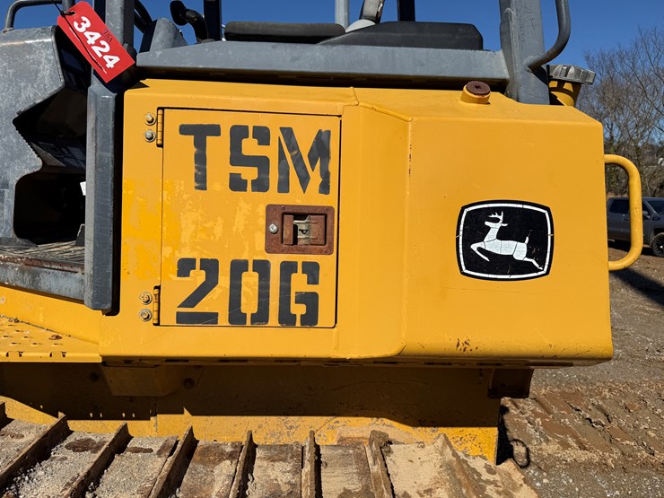 2006-deere-700j-image-35