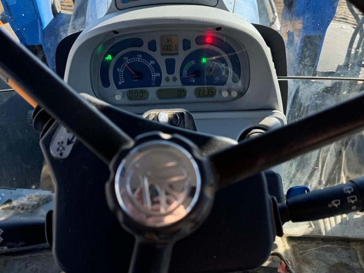 2010-new-holland-t7050-image-11