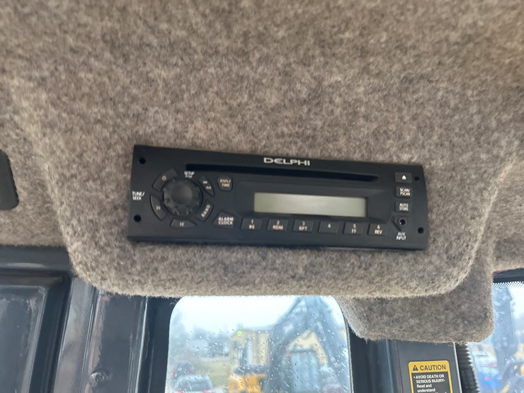 2011-deere-310sj-image-57