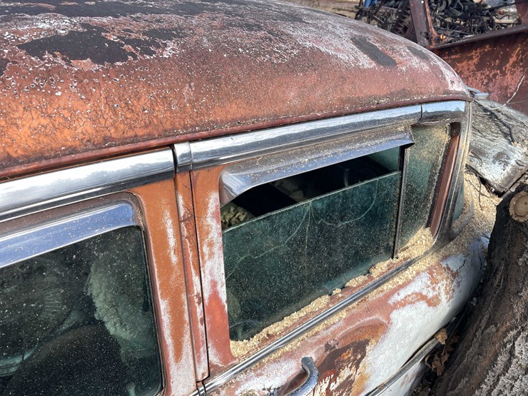 #13026-•-(1)-vintage-truck-and-(2)-vintage-cars-(no-title)-image-87