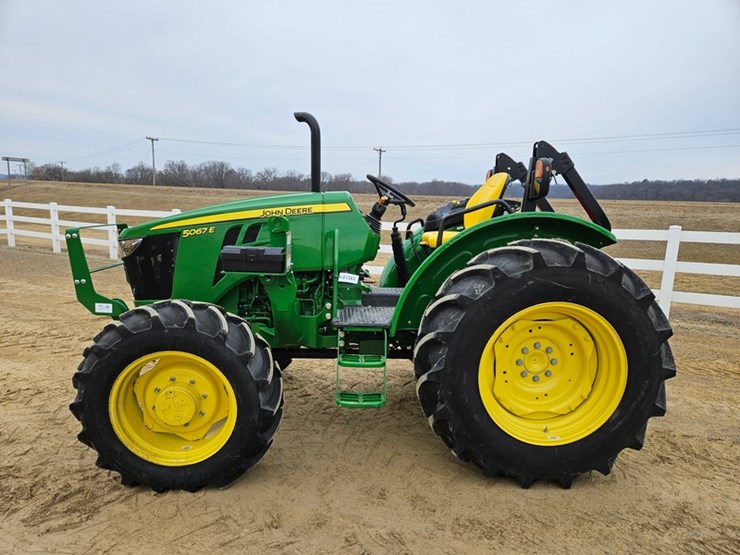 2025-john-deere-5067e-image-2