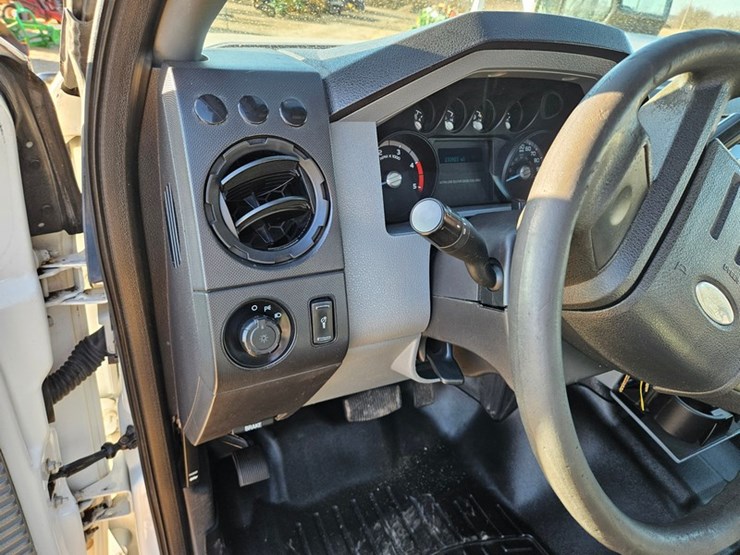 2012-ford-f550-image-40