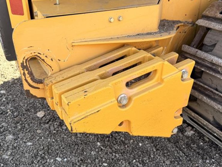 2014-deere-320e-image-19