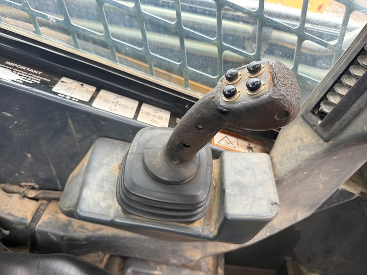 2015-deere-333e-image-30