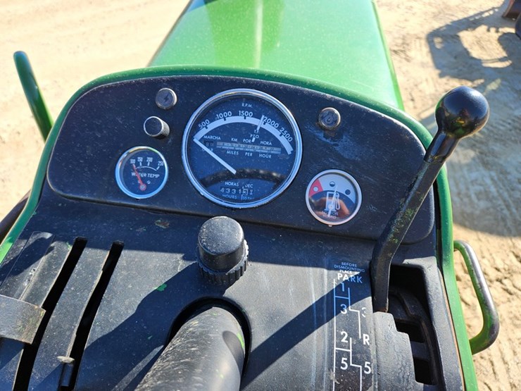 john-deere-3010-image-27