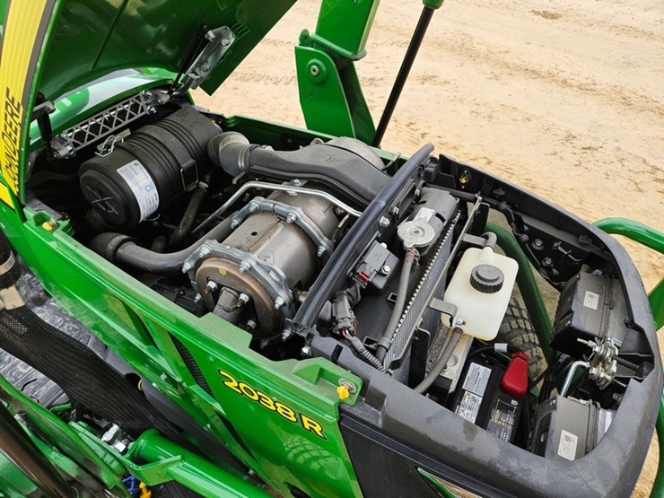 2025-john-deere-2038r-image-15