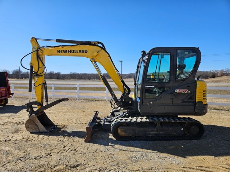 new-holland-e57c-image-2