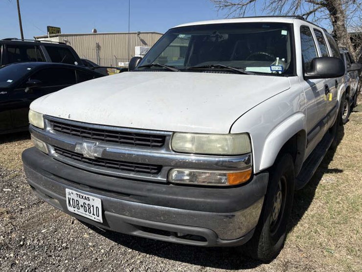 2002-chevrolet-suburban-image-1