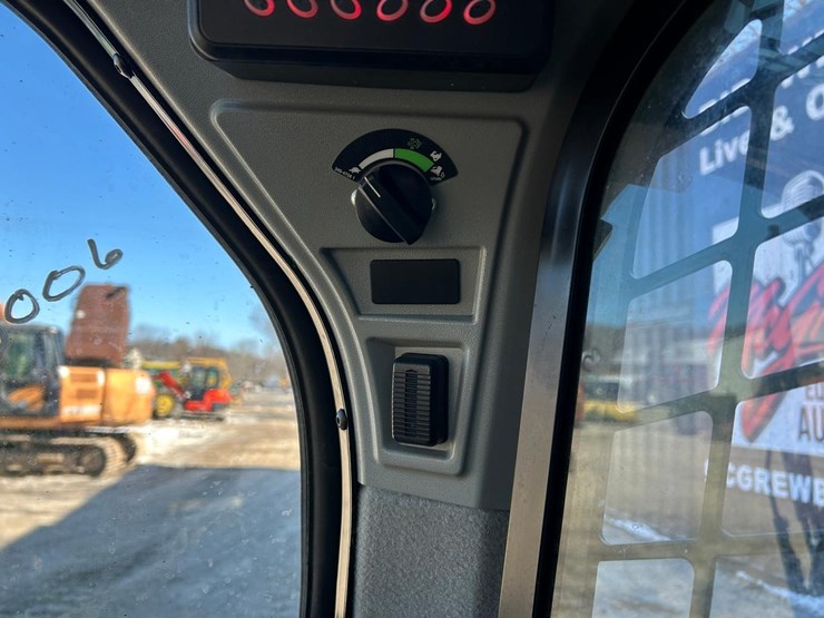 2022-caterpillar-262d3-image-20