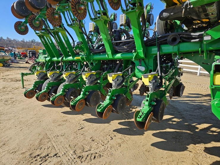 2017-john-deere-1795-image-22