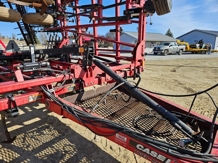 case-ih-200-image-38