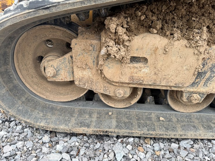 2015-deere-333e-image-41