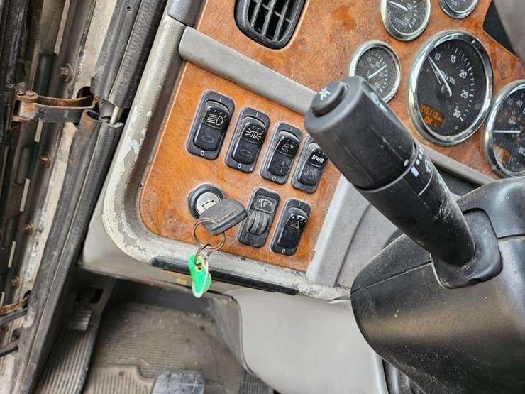 2006-peterbilt-379-image-51