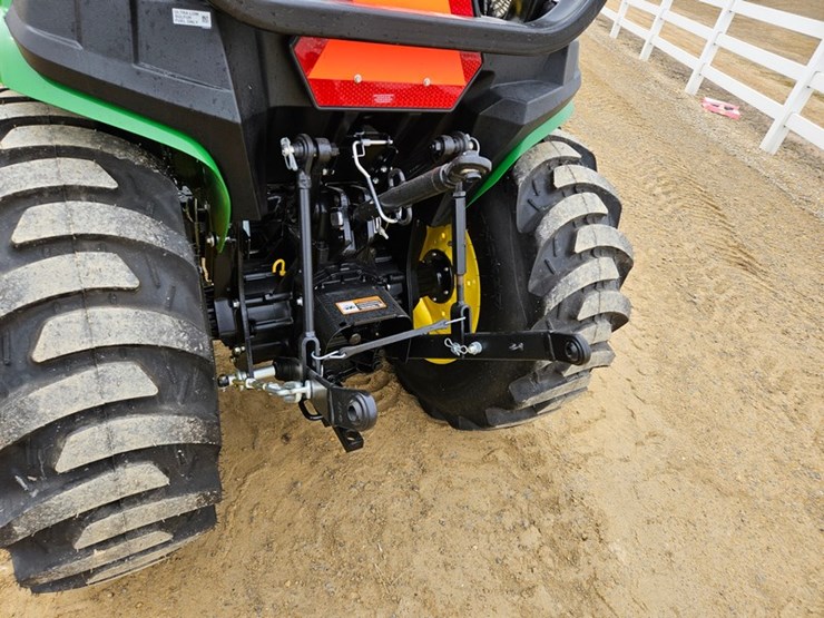 2025-john-deere-3032e-image-16