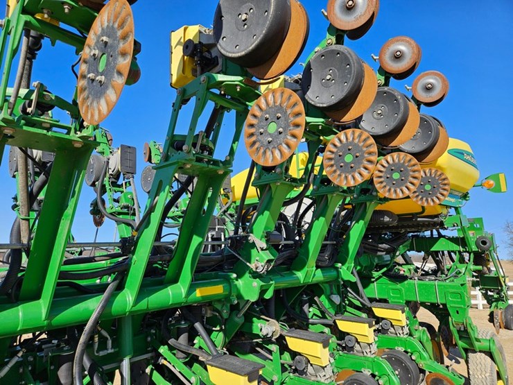 2017-john-deere-1795-image-27