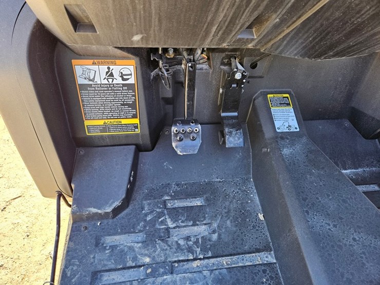 2023-john-deere-gator-image-15