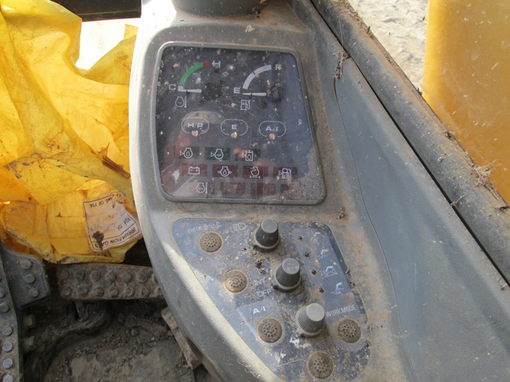deere-200-lc-image-51