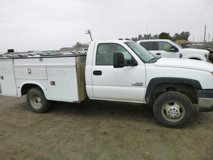 2007-chevrolet-3500-image-13