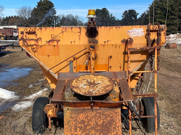 #13023-•-henderson-chief-spreader-image-25