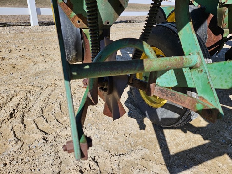 john-deere-7000-image-10