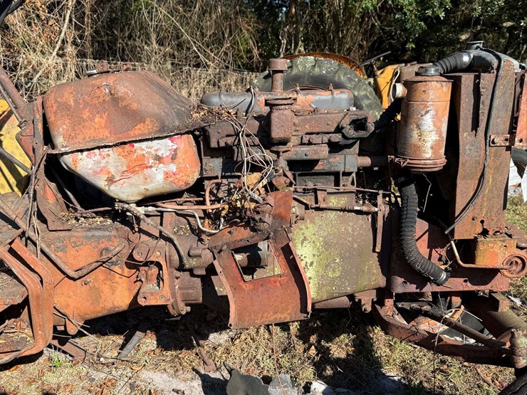 minneapolis-moline-parts-tractor-image-17