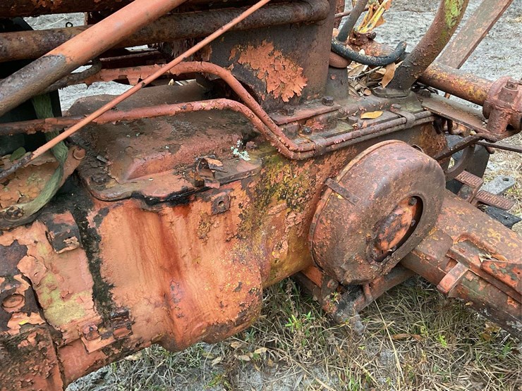 minneapolis-moline-zau-parts-tractor-image-21