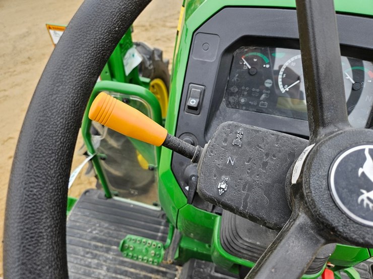 2025-john-deere-5067e-image-36