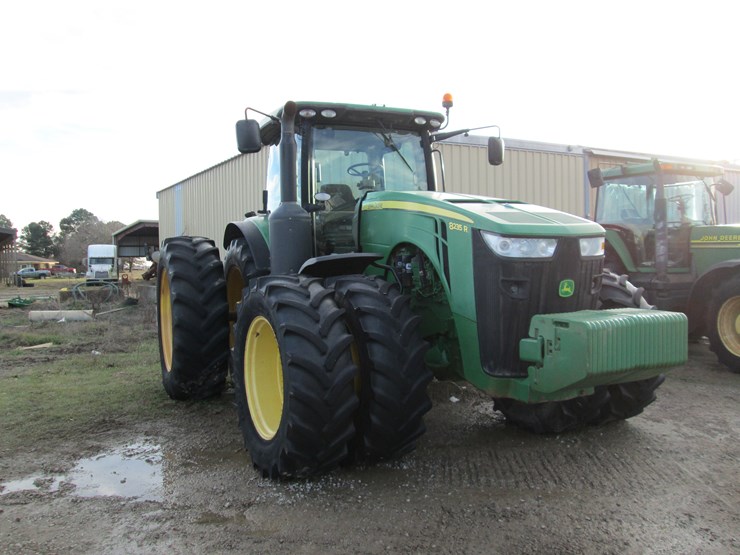 john-deere-8235r-image-2