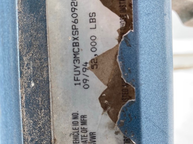 1994-freightliner-day-cab-semi-image-82