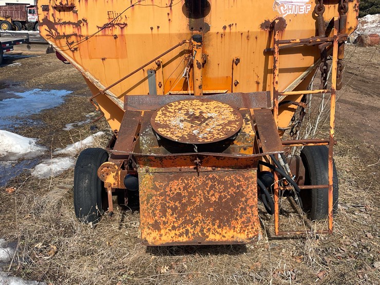 #13023-•-henderson-chief-spreader-image-24