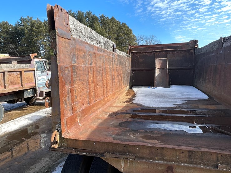 #13013-•-1977-ford-dump-truck-(has-wi-title)-image-21