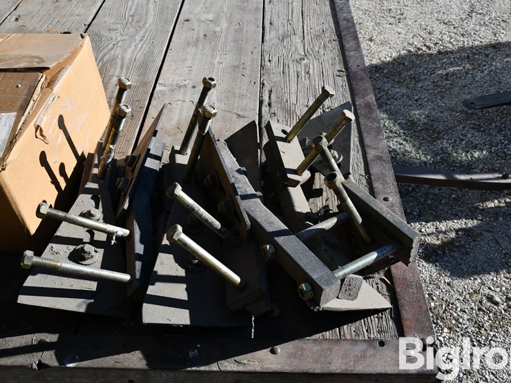 lot-of-farm-support-image-9