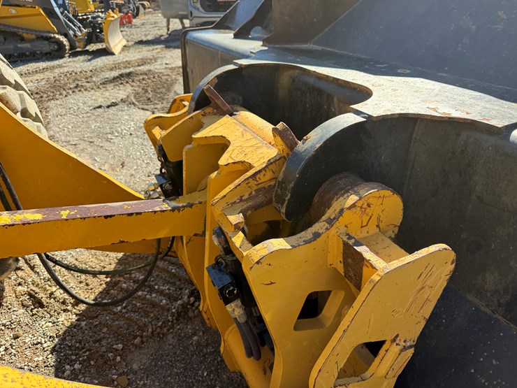 2016-caterpillar-938m-image-14