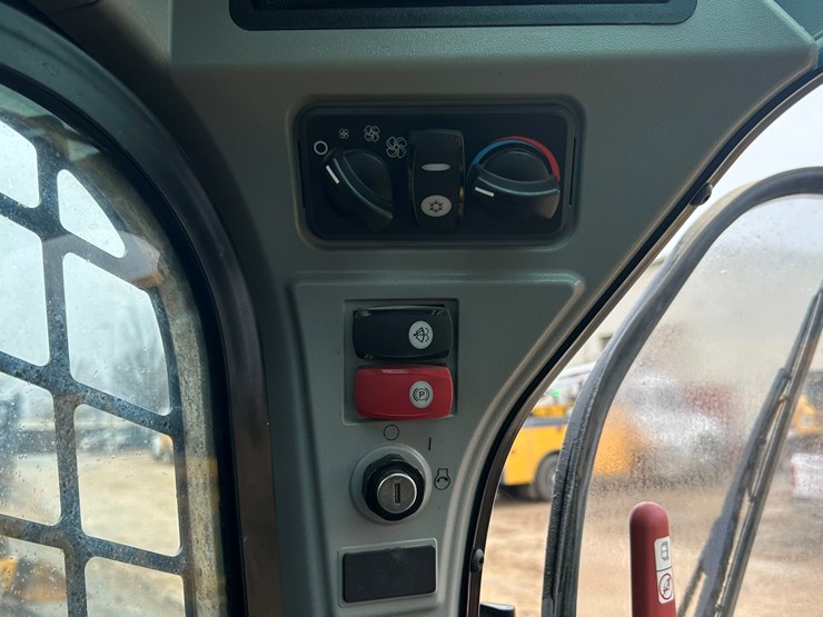 caterpillar-279d-image-40