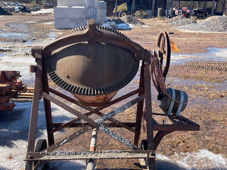 #13083-•-vintage-portable-cement-mixer-image-5