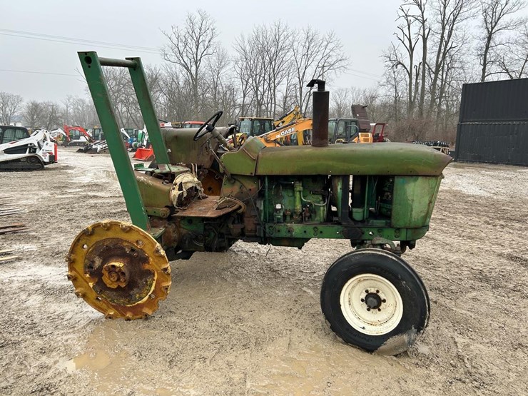 john-deere-3010-image-1