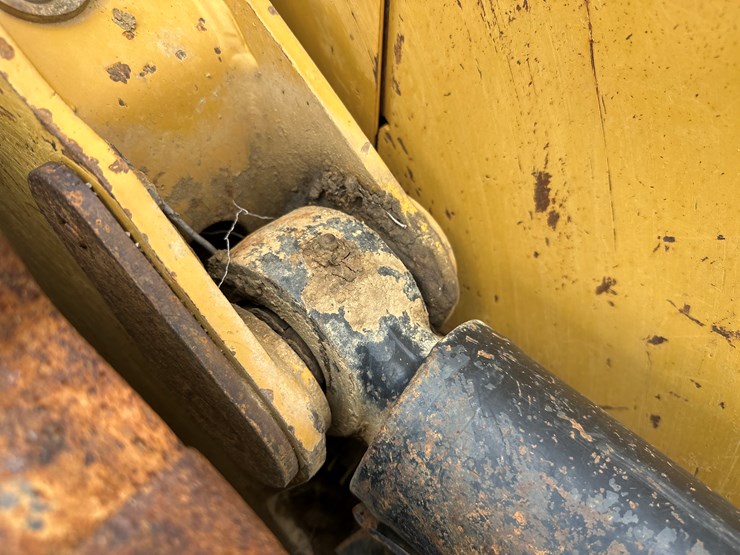 caterpillar-d5k-image-18