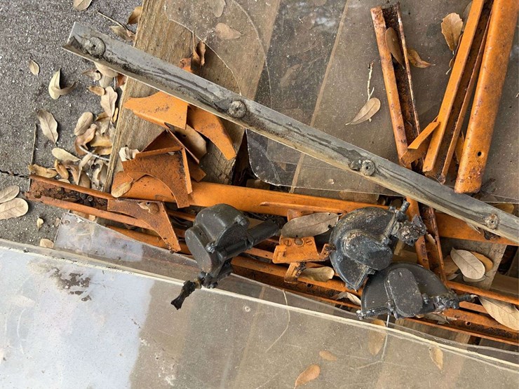 minneapolis-moline-udlx-cab-image-43