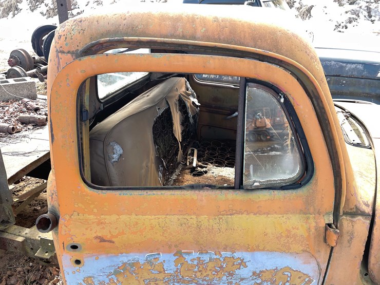 #13026-•-(1)-vintage-truck-and-(2)-vintage-cars-(no-title)-image-21