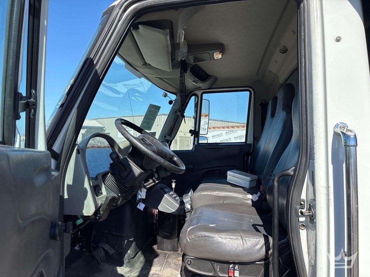 2014-international-durastar-4300-image-11