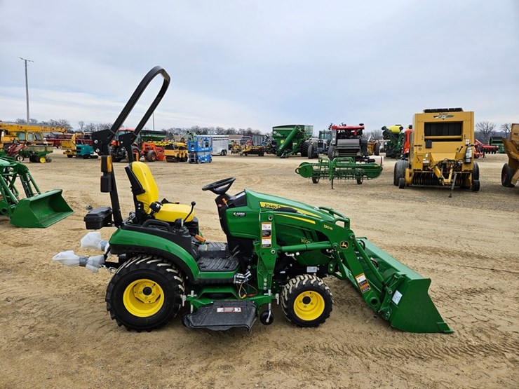 2025-john-deere-1025r-image-6