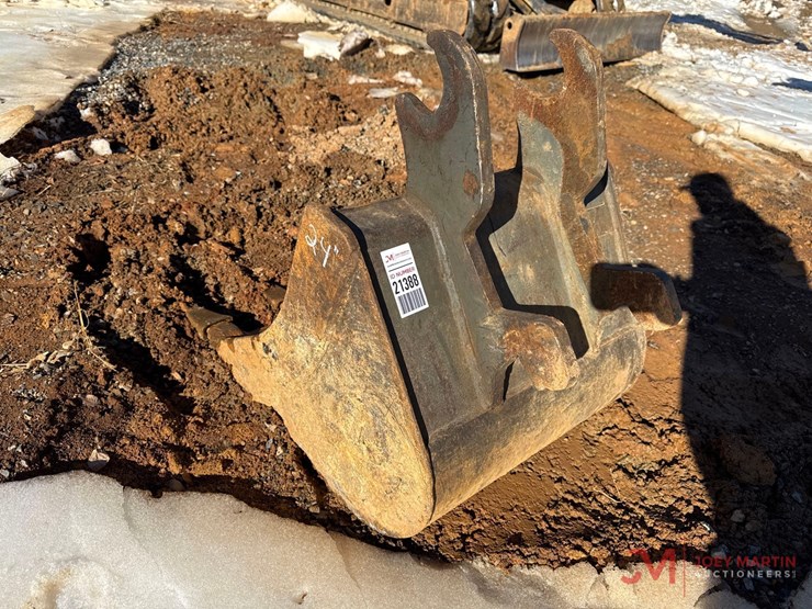 24"-excavator-tooth-bucket-image-3