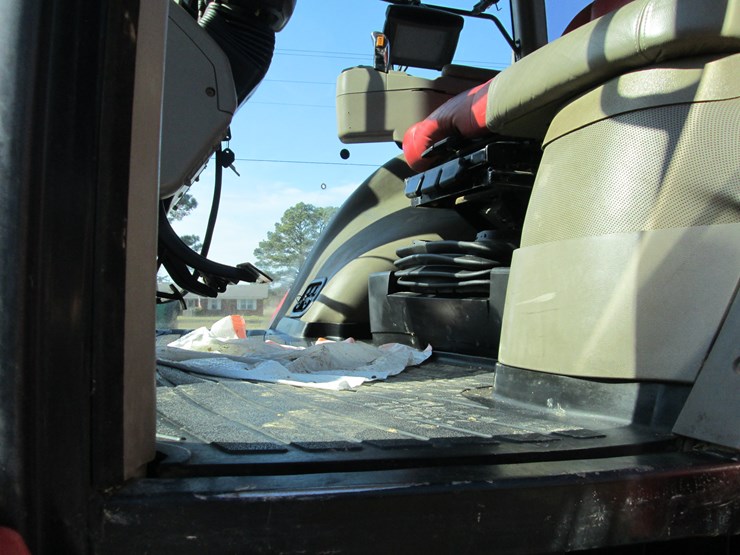 case-ih-magnum-305-image-32