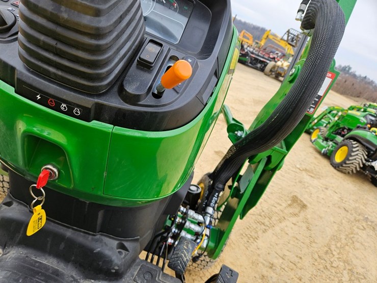 2025-john-deere-2038r-image-28