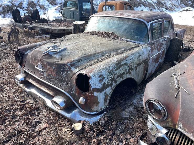 #13026-•-(1)-vintage-truck-and-(2)-vintage-cars-(no-title)-image-74