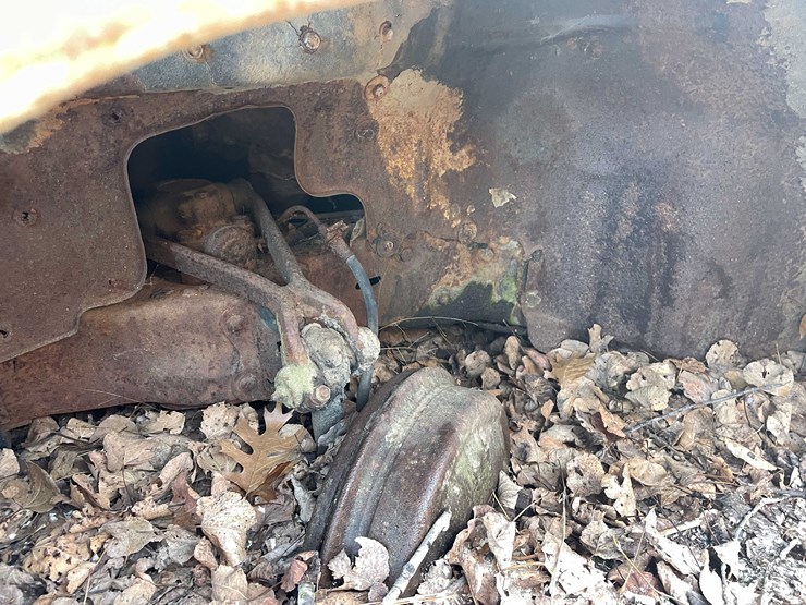 #13026-•-(1)-vintage-truck-and-(2)-vintage-cars-(no-title)-image-112